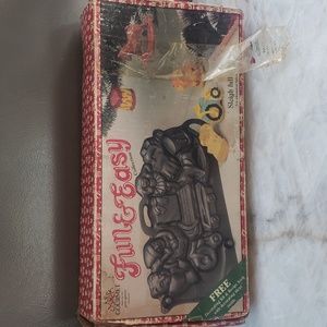 Cast iron "Sleigh full O' toys"Baking mold by John Wright Company